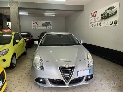 Usata Alfa Romeo Giulietta Distinctive 105 CV (77 kW) 2013 Grigio Utilitaria