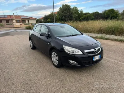 Usata Opel Astra Enjoy 100 CV (73 kW) 2010 Nero Berlina