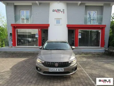 Usata Fiat Tipo Easy 95 CV (69 kW) 2017 Marrone Berlina