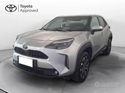 Usata Toyota Yaris Cross Trend 116 CV (85 kW) 2023 Silver met & black SUV