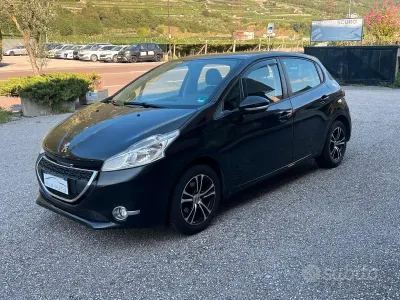 Usata Peugeot 208 Access 82 CV (60 kW) 2013 Nero Utilitaria