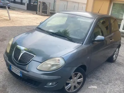 Usata Lancia Ypsilon 95 CV (69 kW) 2004 Grigio Utilitaria