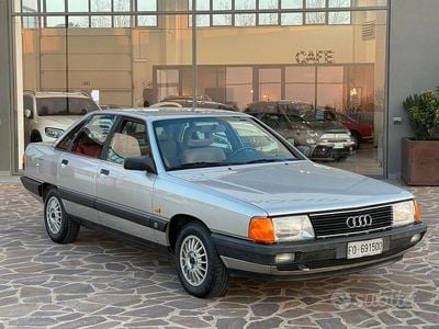 Usata Audi 100 113 CV (83 kW) 1988 Grigio Berlina