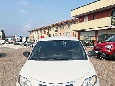 Usata Lancia Ypsilon 69 CV (50 kW) 2015 Bianco Utilitaria