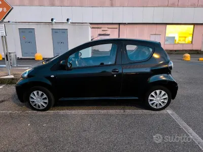 Gebraucht Toyota Aygo Connect Style 68 PS (50 kW) 2011 Schwarz Kleinwagen