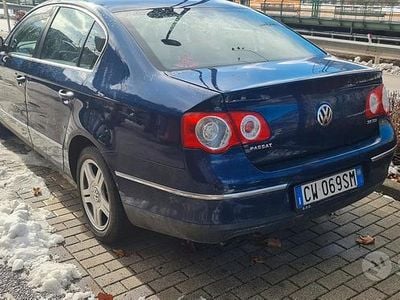 Usata VW Passat 2005 Blu Berlina