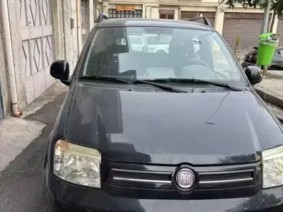 Usata Fiat Panda 4x4 Climbing 75 CV (55 kW) 2011 Nero Utilitaria