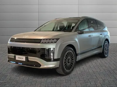 Nuova Hyundai Ioniq 9 2026 Celadon gray SUV