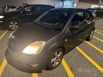 Usata Ford Fiesta 2005 Grigio Utilitaria