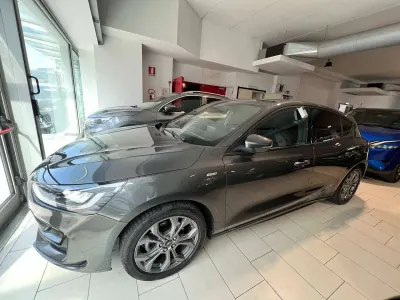 Usata Ford Focus ST-Line 125 CV (91 kW) 2022 Grigio Berlina