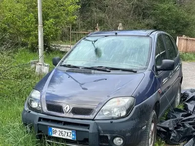Usata Renault Mégane 102 CV (75 kW) 2001 Blu SUV
