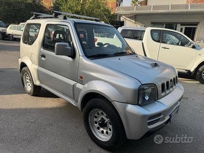 Usata Suzuki Jimny 85 CV (62 kW) 2007 Argento SUV