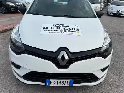 Begagnad Renault Clio IV Zen 75 HK (55 kW) 2018 Vit Sedan