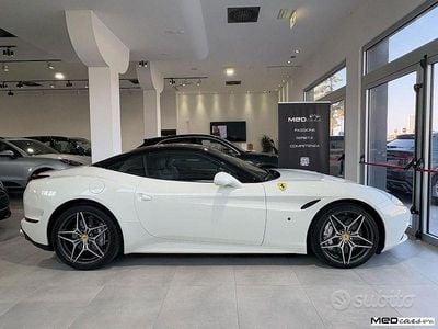 Usata Ferrari California 560 CV (411 kW) 2015 Bianco Cabrio