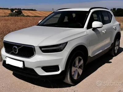 Usata Volvo XC40 Momentum 129 CV (94 kW) 2021 Bianco SUV