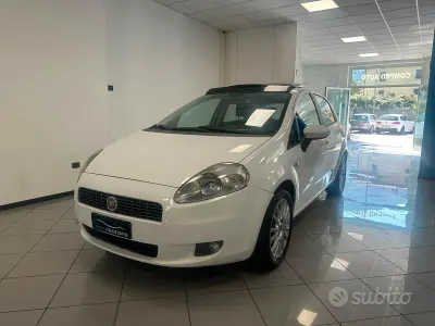 Usata Fiat Grande Punto 77 CV (56 kW) 2009 Bianco Utilitaria