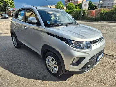 Usata Mahindra KUV100 86 CV (63 kW) 2022 Argento SUV