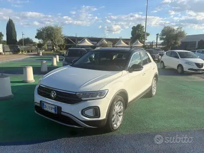 Usata VW T-Roc R-line 116 CV (85 kW) 2023 Bianco SUV