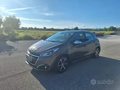 Usata Peugeot 208 Allure 82 CV (60 kW) 2018 Grigio Utilitaria