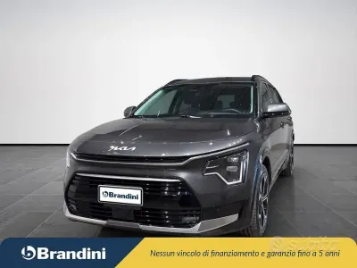 Usata Kia Niro Premium 105 CV (77 kW) 2023 Grigio metallizzato SUV