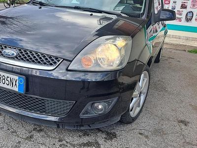 Usata Ford Fiesta 80 CV (58 kW) 2007 Nero Utilitaria