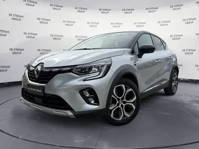 Begagnad Renault Captur Techno 101 HK (74 kW) 2023 Grå SUV
