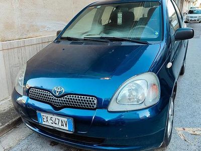 Usata Toyota Yaris 68 CV (50 kW) 2001 Blu Berlina