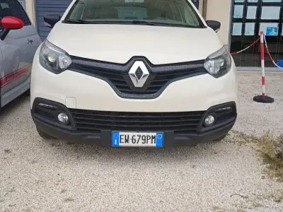 Käytetty Renault Captur 90 HP (66 kW) 2014 Peessi Katumaasturi