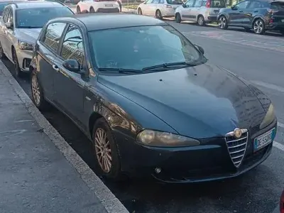 Usata Alfa Romeo 147 105 CV (77 kW) 2006 Nero Utilitaria