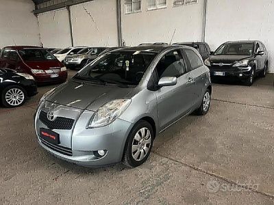 Usata Toyota Yaris Sol 87 CV (63 kW) 2007 Grigio Berlina