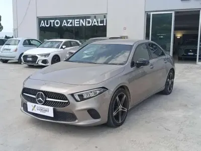 Usata Mercedes A180 116 CV (85 kW) 2019 Grigio Berlina