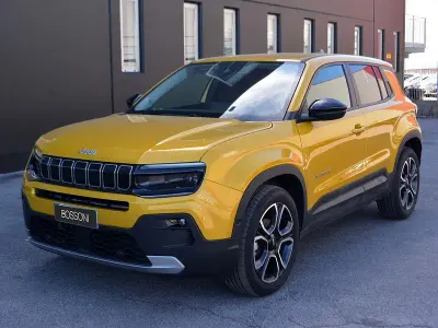 Käytetty Jeep Avenger Summit 101 HP (74 kW) 2025 Katumaasturi