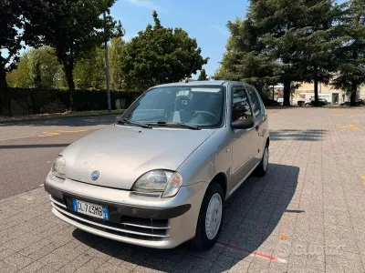Usata Fiat 600 54 CV (39 kW) 2004 Grigio Berlina