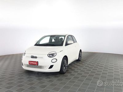 Usata Fiat 500e Icon 85 kW (116 CV) 2022 Ice white Berlina