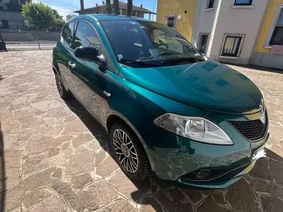 Usata Lancia Ypsilon Gold 69 CV (50 kW) 2018 Utilitaria
