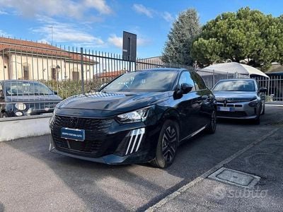 Gebraucht Peugeot 208 Allure 101 PS (74 kW) 2025 Schwarz Kleinwagen