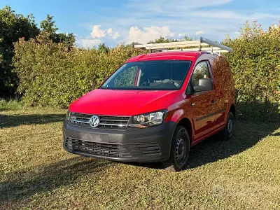 Usata VW Caddy 122 CV (89 kW) 2016 Rosso Monovolume