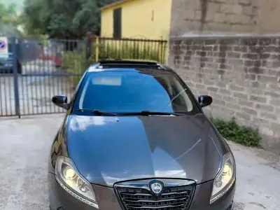 Usata Lancia Delta 120 CV (88 kW) 2008 Grigio Utilitaria