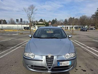 Usata 2001 Alfa Romeo 147 Distinctive Utilitaria | 1500 € (Buon prezzo)