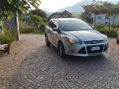 Usata Ford Focus Titanium 115 CV (84 kW) 2012 Grigio Station wagon