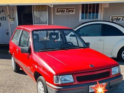 Usata Opel Corsa 45 CV (33 kW) 1992 Rosso Berlina