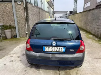 Usata Renault Clio II 58 CV (42 kW) 2003 Blu Berlina