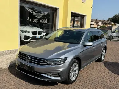 Usata VW Passat Alltrack 200 CV (147 kW) 2022 Dolomite silver Station wagon