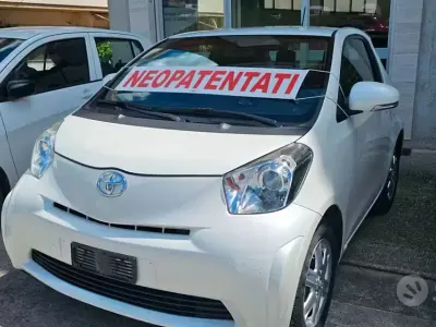 Usata Toyota iQ 90 CV (66 kW) 2011 Bianco Utilitaria