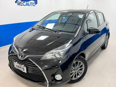 Usata Toyota Yaris Lounge 90 CV (66 kW) 2016 Nero Berlina