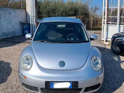 Usata VW New Beetle 105 CV (77 kW) 2007 Grigio Utilitaria