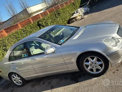 Usata Mercedes C320 218 CV (160 kW) 2001 Grigio Berlina