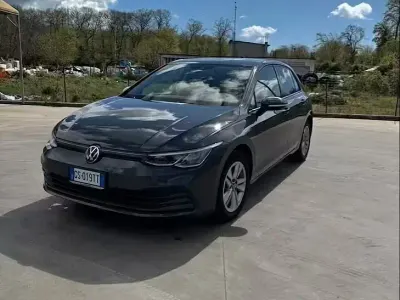 Usata VW Golf VIII 150 CV (110 kW) 2021 Berlina