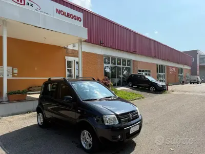Usata Fiat Panda 4x4 Climbing 75 CV (55 kW) 2011 Nero Utilitaria