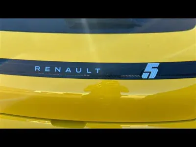Usata Renault 5 E-Tech Iconic 110 kW (150 CV) 2024 Giallo Berlina